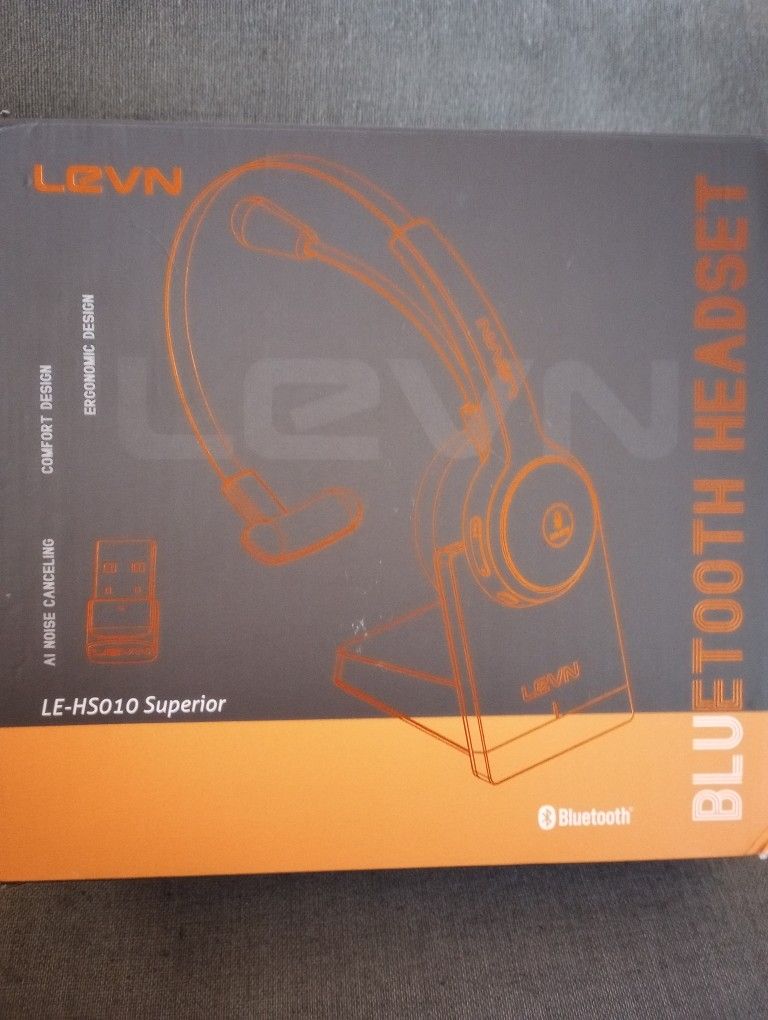 Hand's Free Bluetooth Headset With Charging Dock