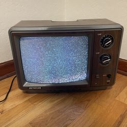Vintage Portland TCK-405P Color CRT TV 1983