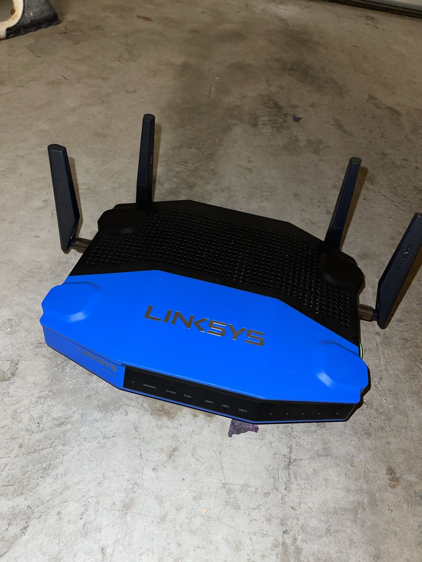 WRT3200ACM: AC3200 Dual-Band Gigabit Wi-Fi Router, Beamforming Tri-Stream Wireless Signal, Ethernet Ports, MU-MIMO 