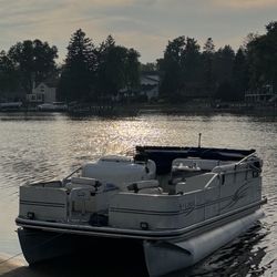2004 Lowe Trinidad 202 Suncruiser