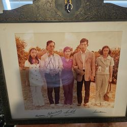 Thailand 🇹🇭 monarchy  1973 Sterling Silver Family Photos with His & Her Highest Majesty Signatures ❤️ 