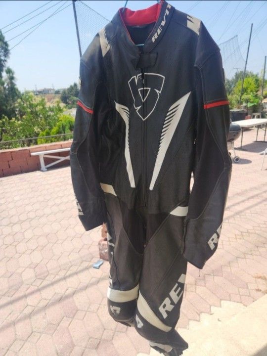 Rev'it Venom Suit Size 54