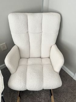ROCKING CHAIR! MUST GO TODAY