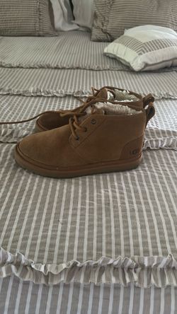Ladies uggs size 7