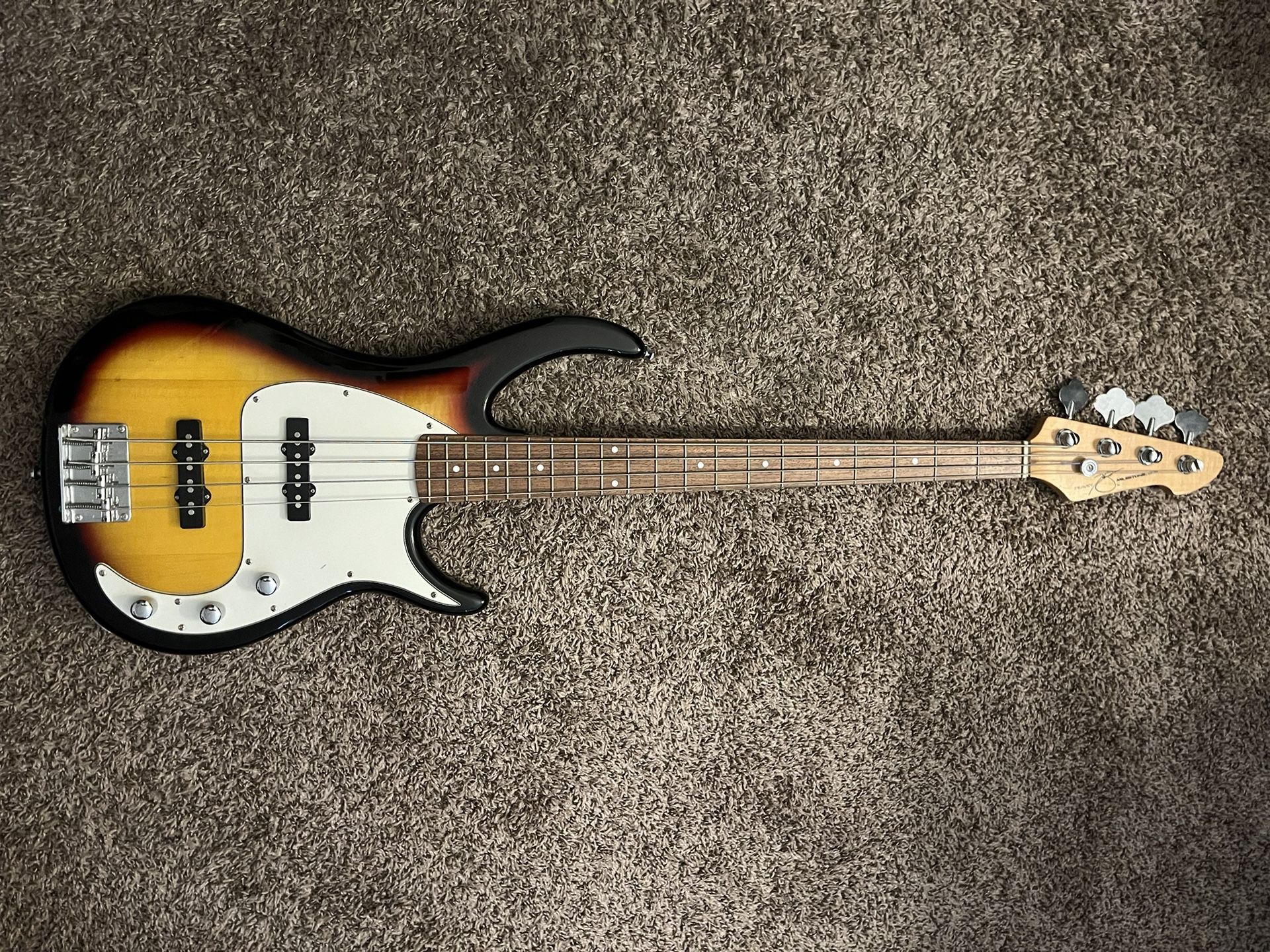 ＰＥＡＶＥＹ　ＭＩＬＥＳＴＯＮＥ　ＴＭ Peavey Milestone Red « Electric Bass Guitar