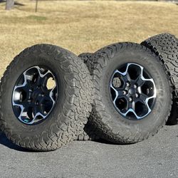 2023 Set of 5 Wheels 17" Jeep Black rims JL OEM 5x127 JK A/T BFGoodrich KO2 Tires Gladiator Rubicon Sahara