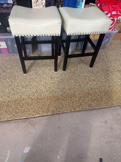 2 backless barstool