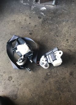 2010 escalade seat belts