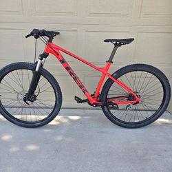 TREK MARLIN 6 MOUNTAIN BIKE 29ER (LARGE FRAME)