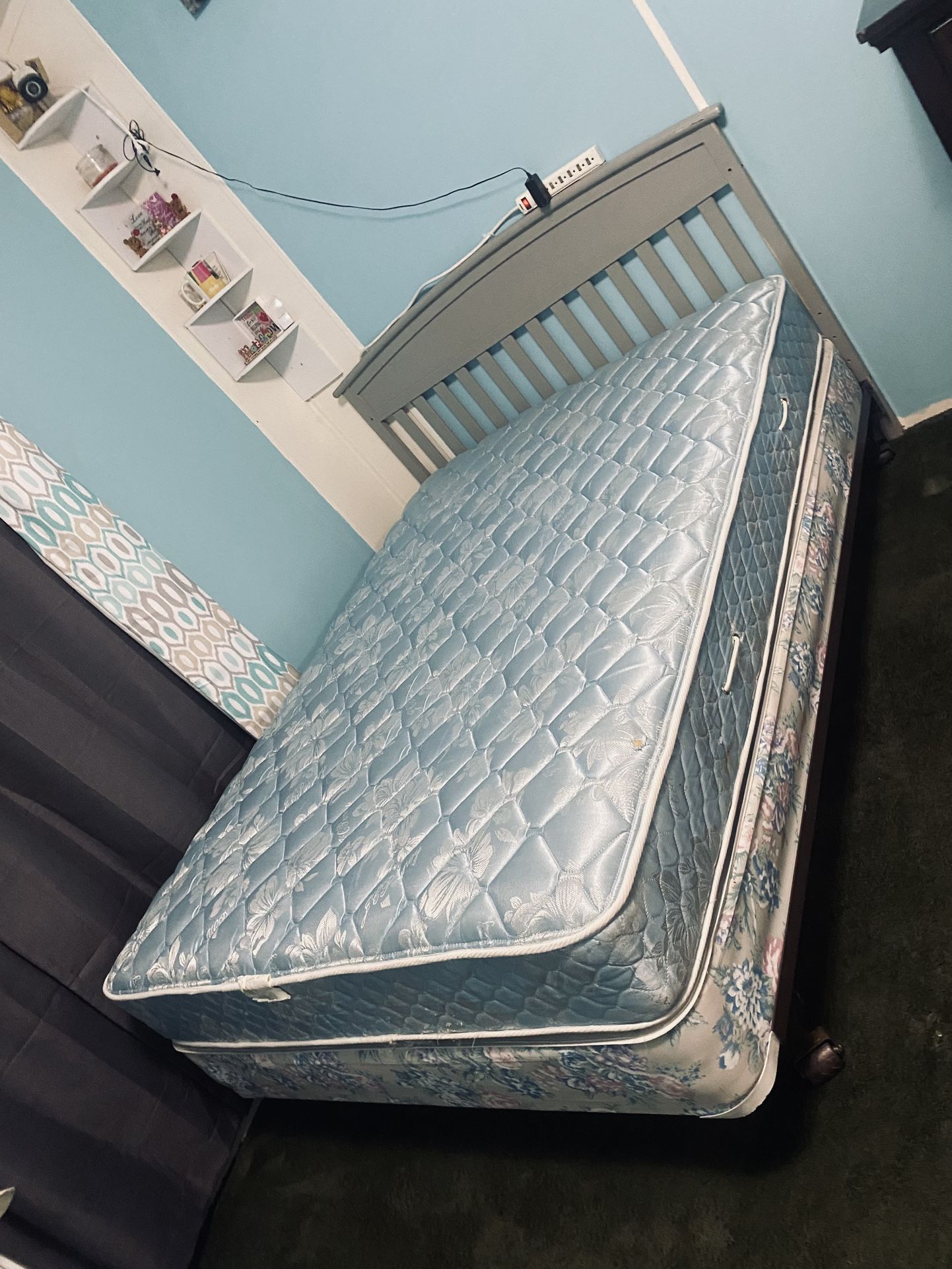 ๐ฉท๐ฉท $$345-- blue colored older style mattress and box only- matching floral box springs is a bit more worn but the mattress is in pretty decent sha