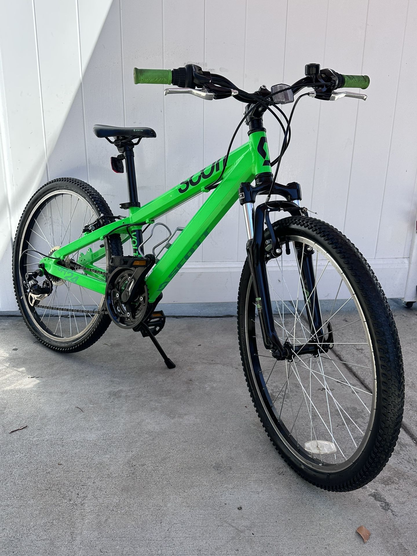 Scott Voltage 24” JR Green Mountain Bike 21 Speed for Sale in La