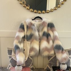 🩷⭐️ Faux Fur Jacket 🩷⭐️ Cropped 🩷 Small 
