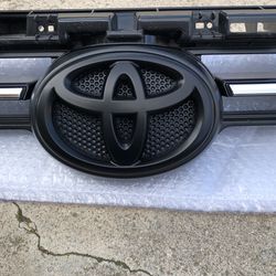 5th Gen 4Runner Front Grill With Blacked Out Emblem