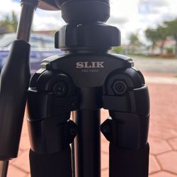 SLIK Pro 700 DX Tripod with 700DX 3-Way, Pan-and-Tilt Head