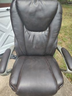 Serta holds 400 lb desk chair-Pay at Pickup Only