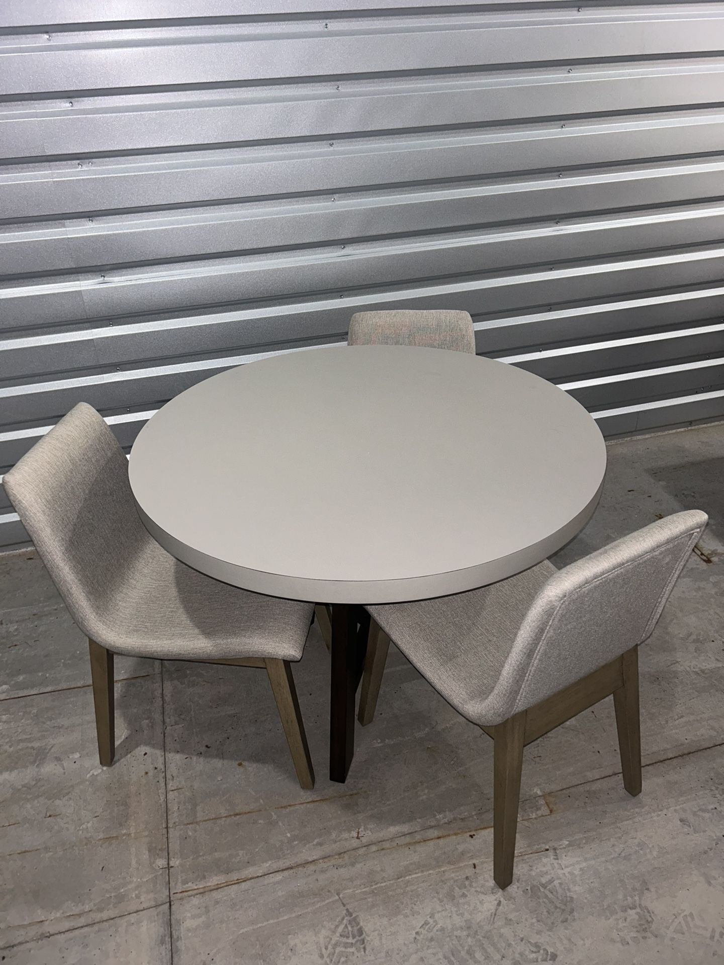 3-seater dining room set