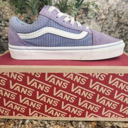 VANS SIZE 7 WOMEN'S  / NEW CONDITION 