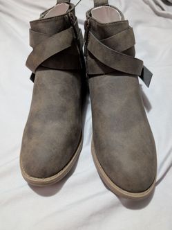 Girls size 6 boots $10