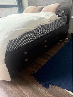 Wooden Queen Size Bed