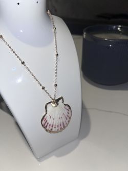 Seashell Necklace with gold chain