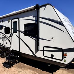 2016 Gulf Breeze 24Ft Pull Type Travel trailer W/Slide Out