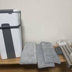 Hands-free household mop cleaning set