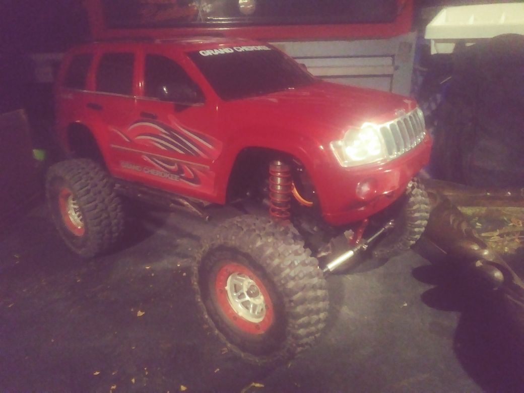 Rc crawler Axial Jeep Grand Cherokee ax10 scorpion based eztec body