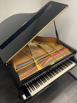 Excellent Condition Yamaha C3 Grand Piano Free delivery and tuning