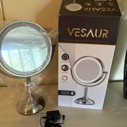 VESAUR Lighted Magnifying Mirror