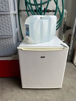Mini fridge