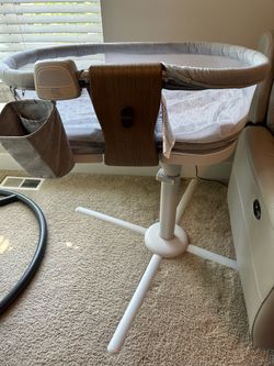 New Slidable Baby bassinet - excellent condition
