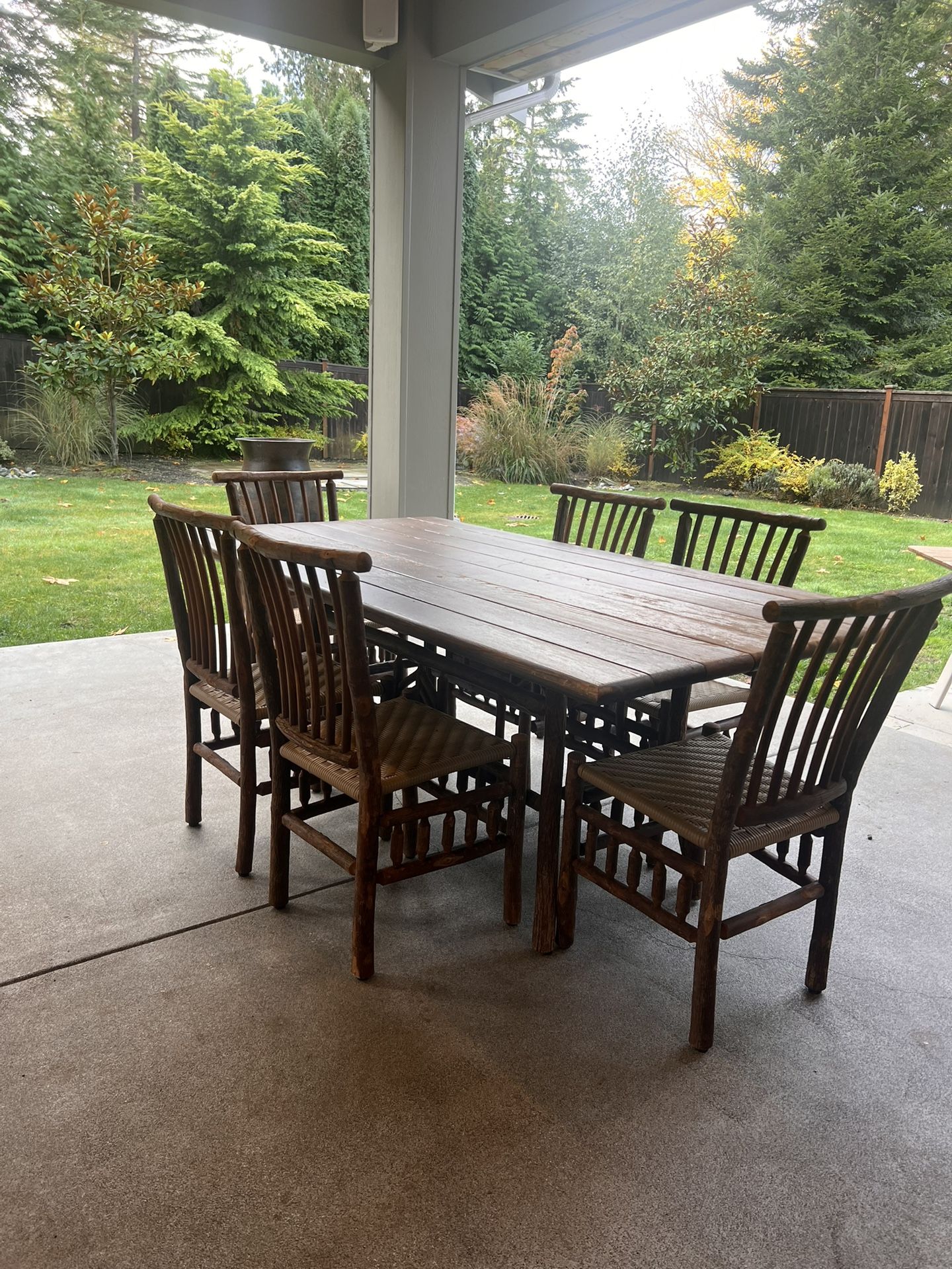 Old Hickory Indoor/Outdoor Dining Table And Chairs 