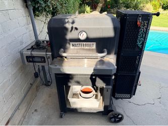 Masterbuilt Gravity Series 560 Digital Charcoal Grill & Smoker - As Is