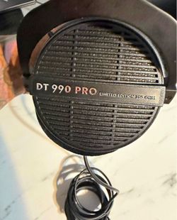 Beyerdynamic DT 990 Pro 250 ohm Open-back Studio Headphones