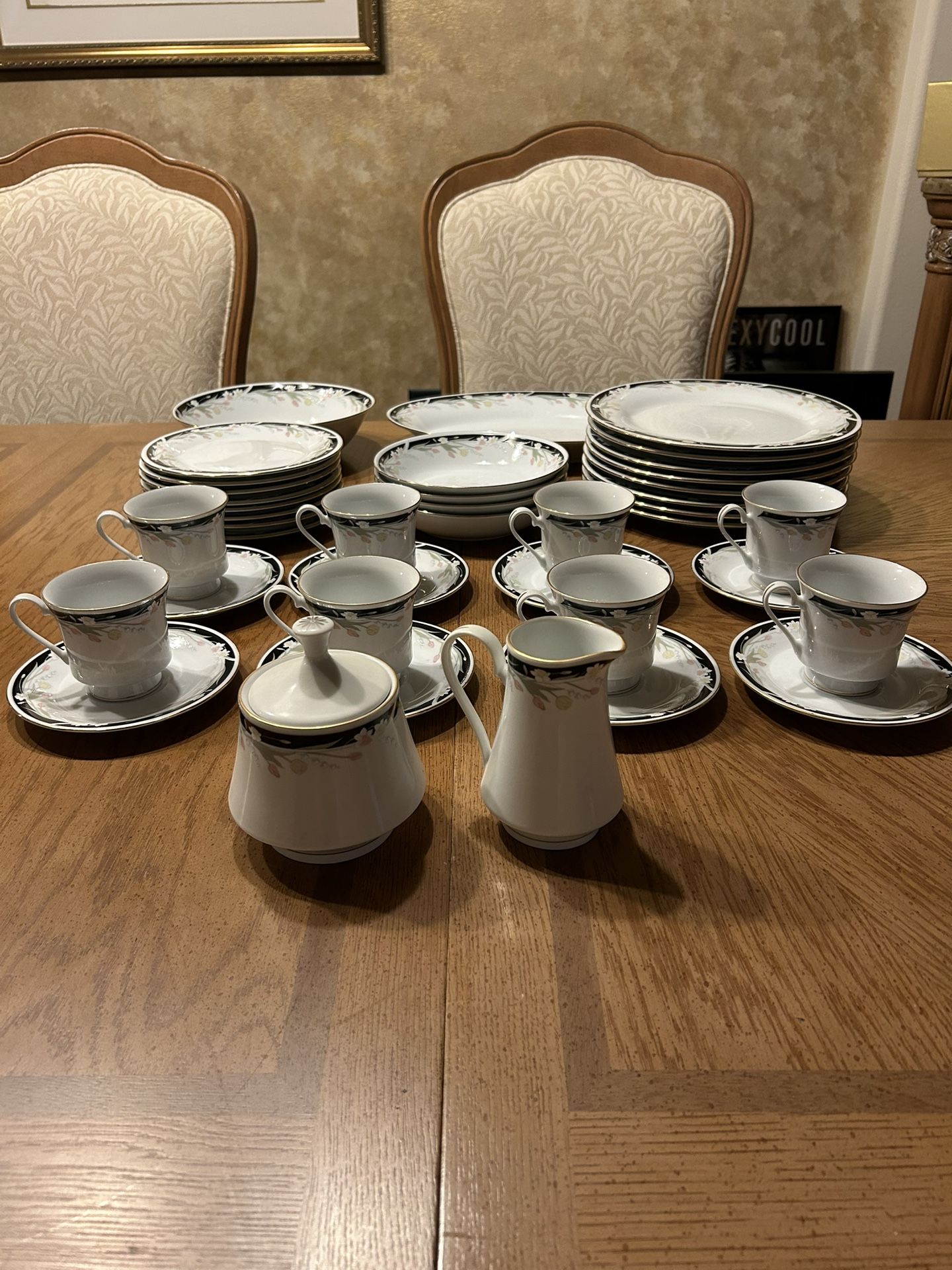 Crown Ming Fine China Set