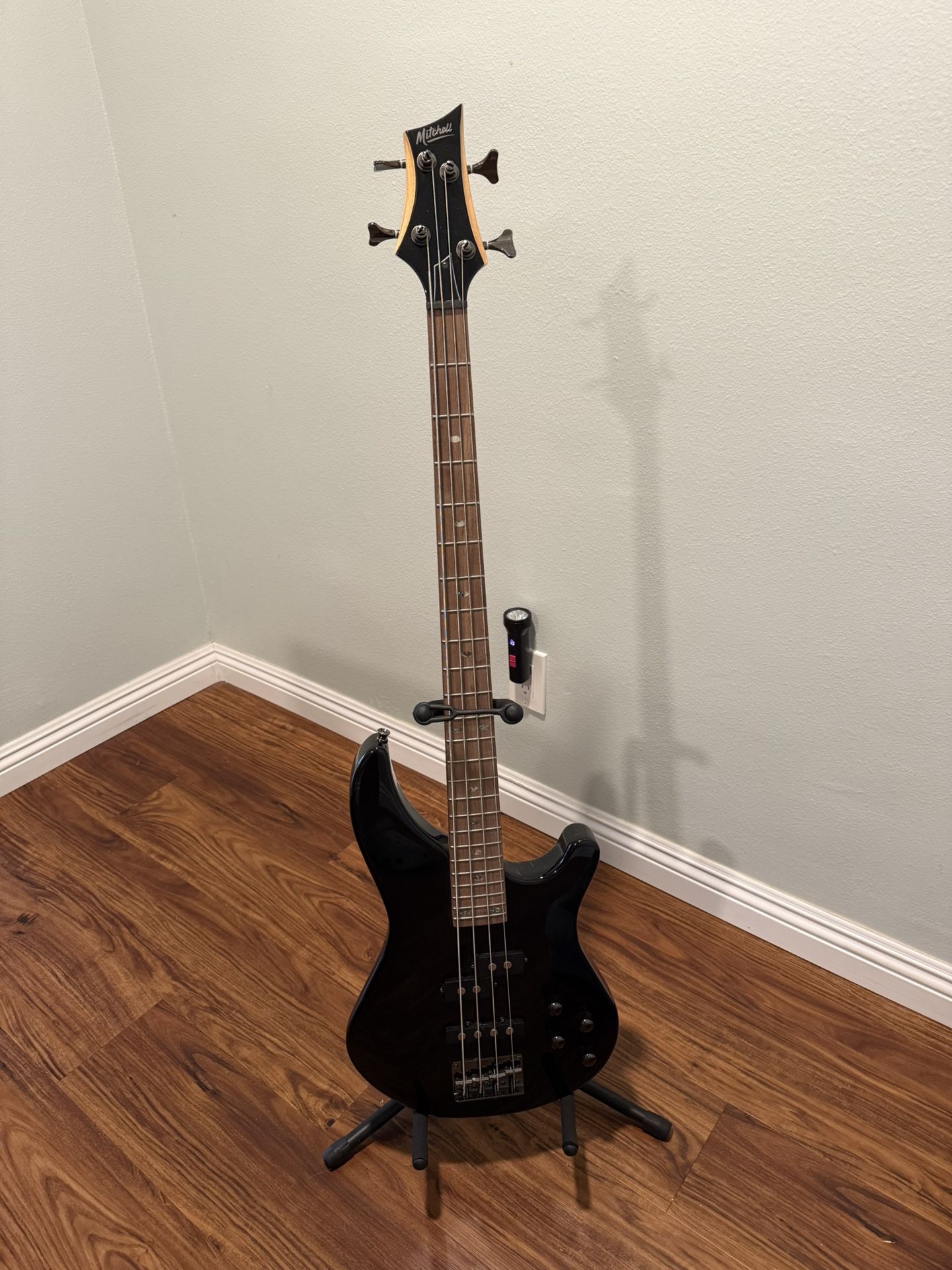 Mitchel MB200 Modern Rock Bass - CHECK DESCRIPTION