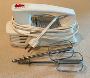 Vintage GE 1960s General Electric 3-speed Mixer