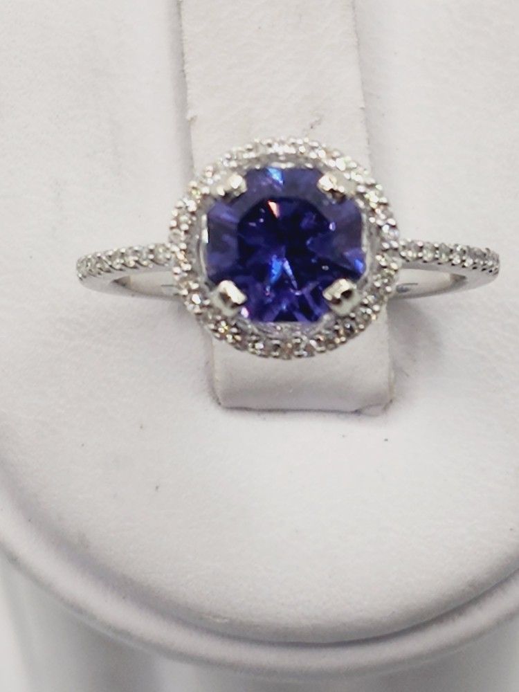 14k White Gold 2ct Color Change Sapphire Ring