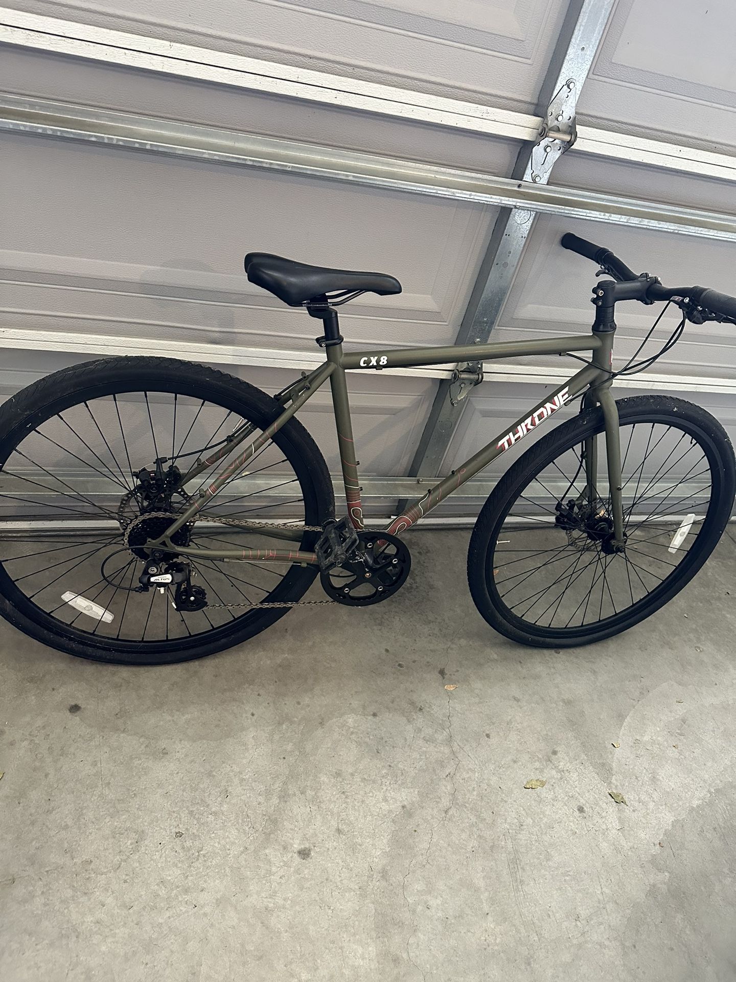 Bike Throne CX8 Commuter