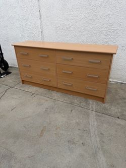 6-Drawer Double Dresser Light Oak Finish (delivery available)