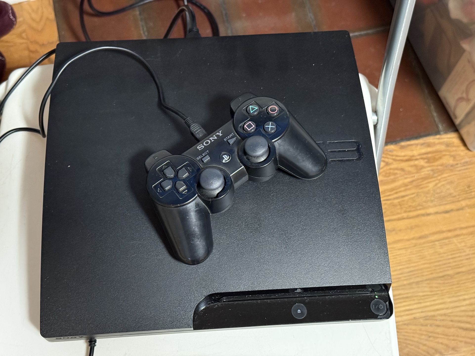 PS3 160 GB , With Cables And Controller