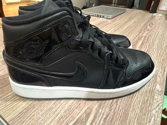 Size 10- Jordan 1 Mid SE Space Jam Black