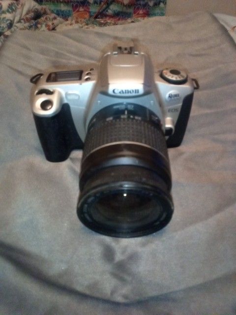 Cannon 2000 Eos Asking 30$ In Great Condition Just Needs New Batteries