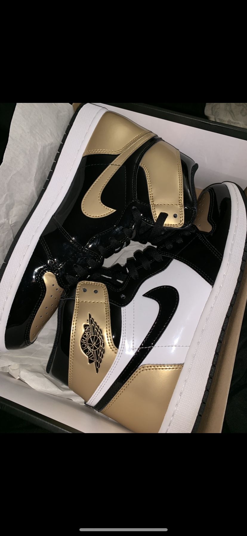 Jordan 1 gold toes size 11.5