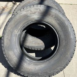 Blizzak: Winter Bridgestone studless 265/70R16