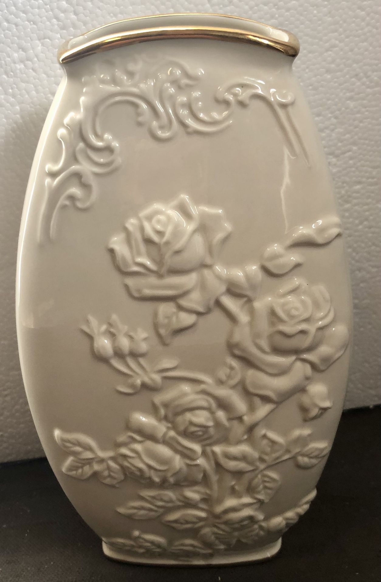 Lenox “Embossed Roses” Beige Porcelain Vase 24K Gold Trims 8.25” Tall