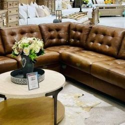 By Ashley/ Brown Leather Sectional, Seccional, Couch// Delivery Available 