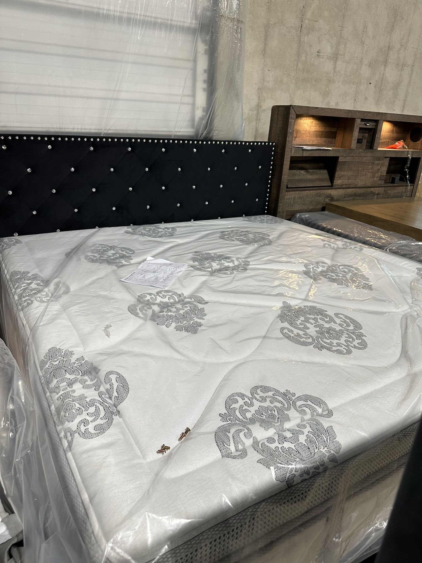 New Queen Size Bed With Promo Mattress And Free Delivery , Accepting Cash On Delivery 