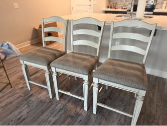 Realyn Chipped White And Distressed counter stools