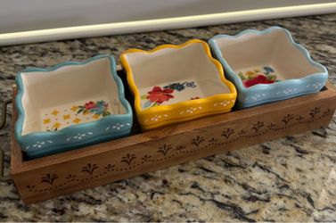 Pioneer Woman Condiment Set (3 bowls and a tray)